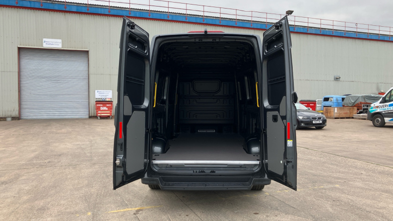 Volkswagen Crafter Cr35 Lwb Diesel Fwd 2.0 TDI 177PS Commerce Plus High Roof Van Auto